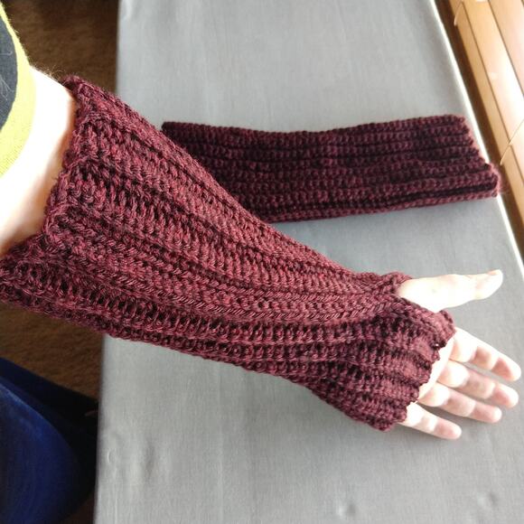 Claret Crochet Arm Warmers OSFA fingerless gloves premade stretchy punk - Picture 2 of 5